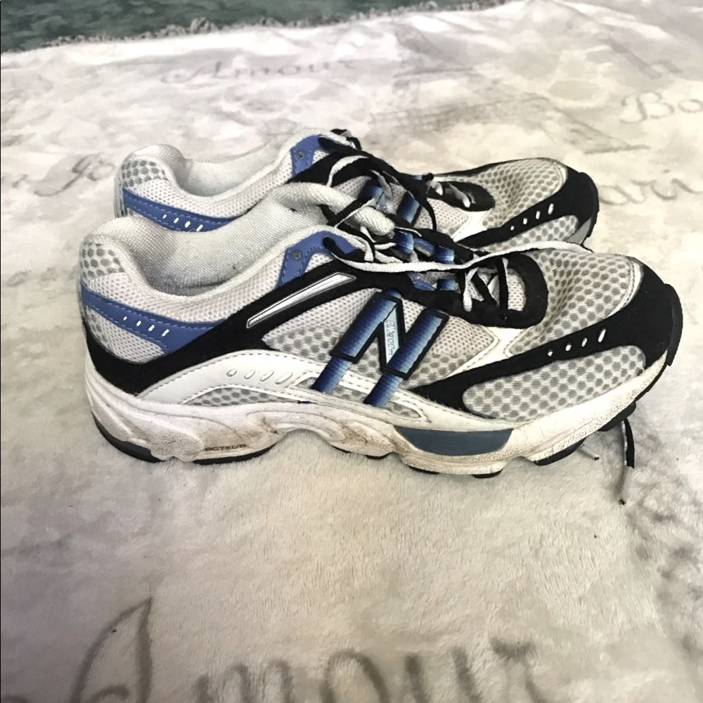 Womens New Balance 1050 sneakers size 8